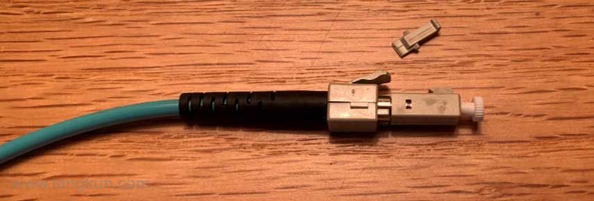 Plastic LC connector Broken at the Latch 塑料LC连接器在锁扣处断裂